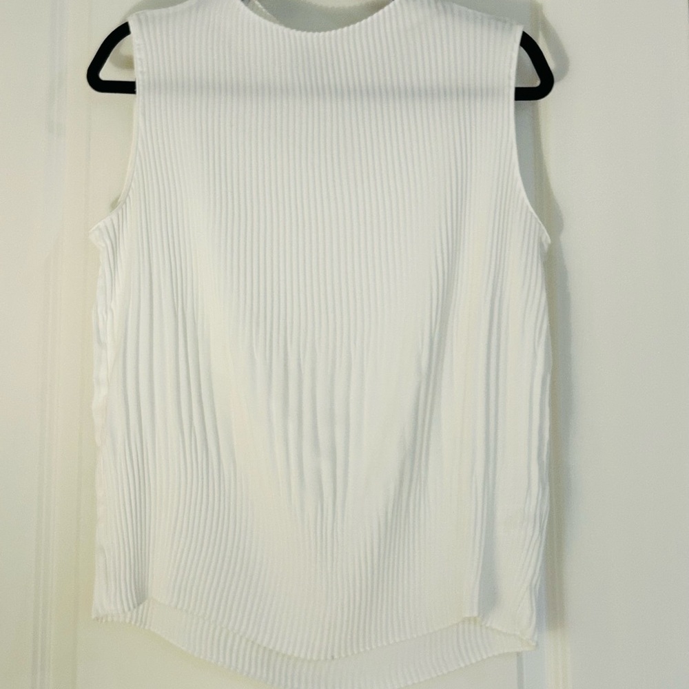 Naked Zebra White Pleated Tank Top Blouse Women’s Size Medium